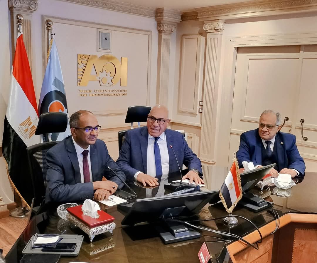 نائب وزير الإسكان ورئيس العربية للتصنيع يتابعان موقف تنفيذ مشروعات مياه الشرب والصرف الصحى