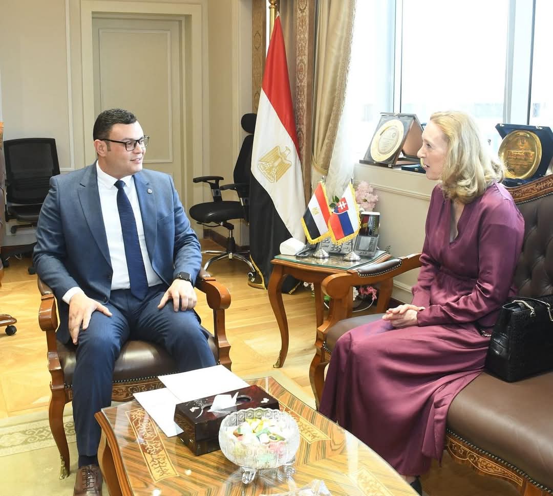 وزير الإسكان يبحث مع سفيرة سلوفاكيا التعاون فى إنشاء المدن الذكية