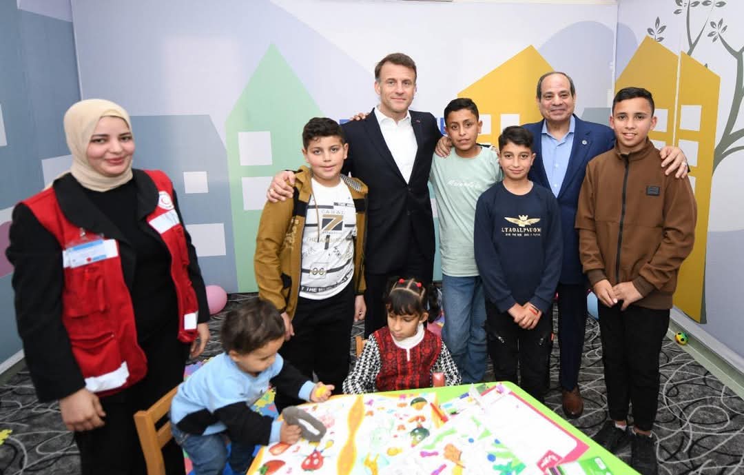 الرئيسان السيسى وماكرون يزوران مستشفى العريش ويطمئنان على الجرحى الفلسطينيين