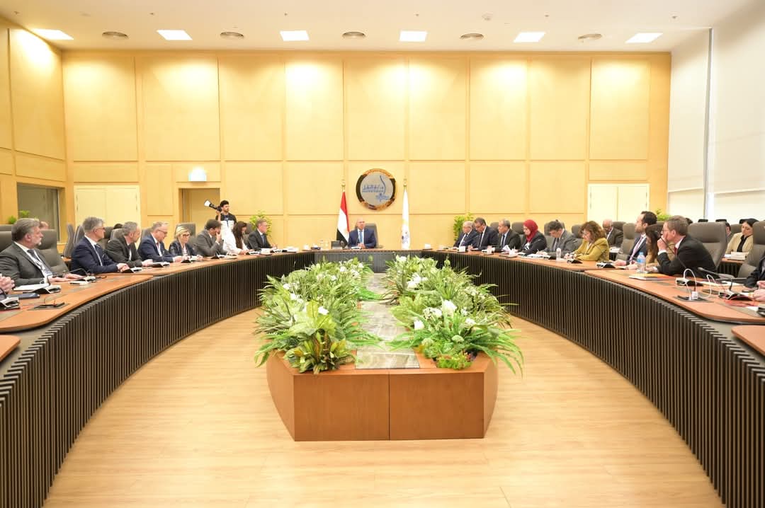 وزير الصناعة والنقل يبحث مع ممثلى 29 شركة فرنسية فرص الاستثمار بالسوق المصرى