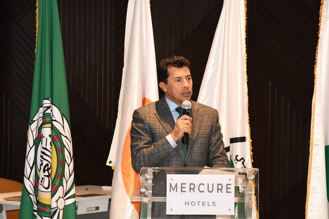 وزير الرياضة يهنئ منتخب رفع الأثقال..لفوزهم ب11ميدالية