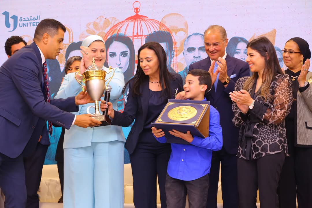 وزيرة التضامن تكرم نجوم وصناع مسلسل "لام شمسية"
