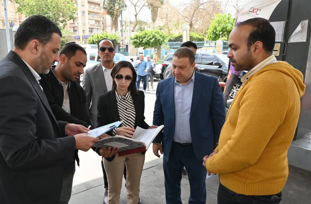محافظ البحيرة تطمئن على توافر المواد البترولية والإلتزام بالتسعيرة الجديدة 