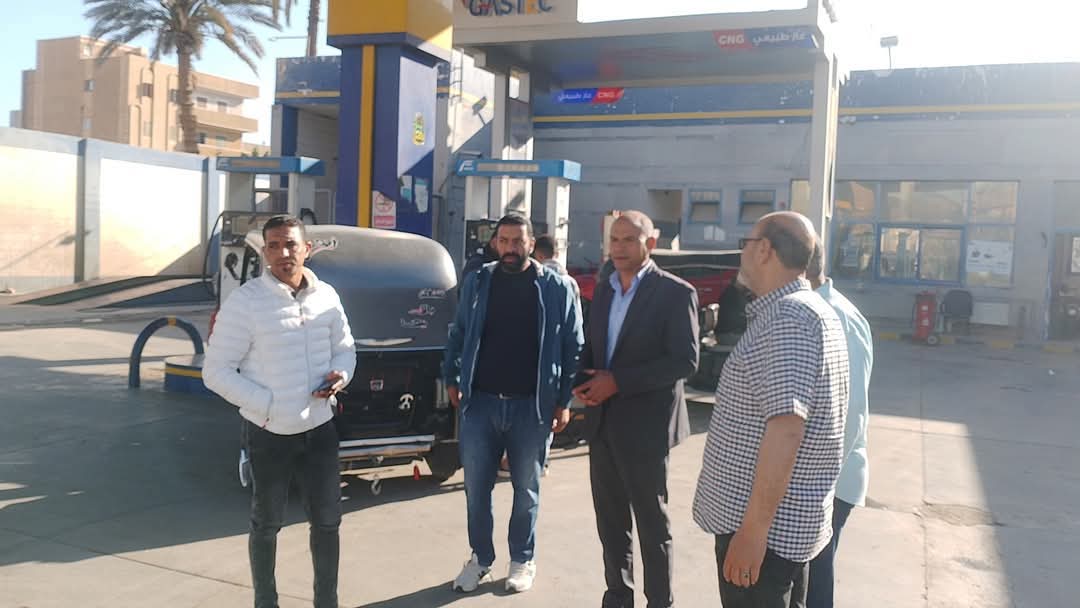 محافظ المنيا يؤكد الإلتزام بالتعريفة الجديدة بمواقف السيارات