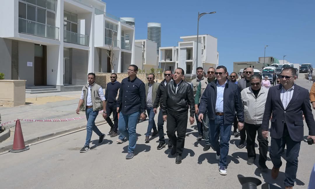 رئيس الوزراء يتفقد مشروع "مزارين" بالعلمين الجديدة
