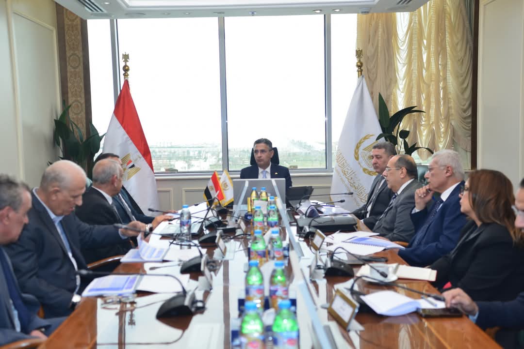 وزير التموين يلتقى قيادات الإسكندرية للزيوت والصابون