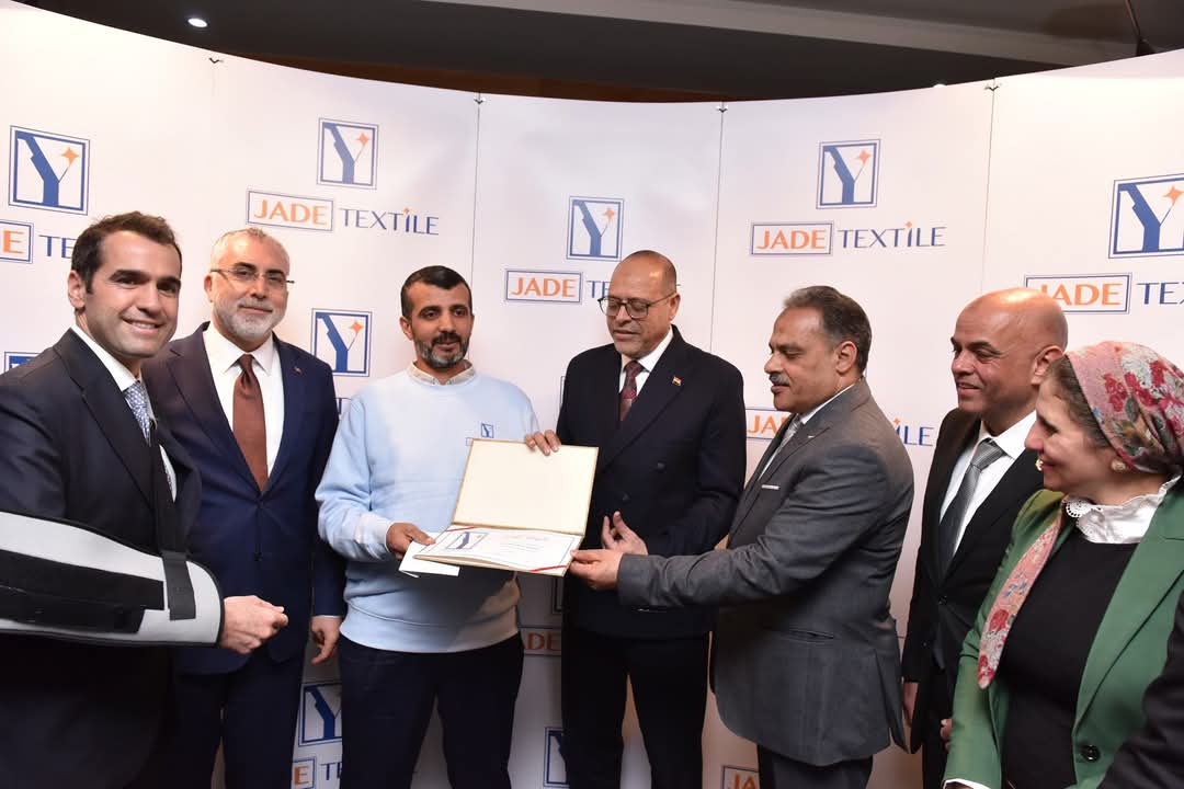 وزير العمل ونظيره التركى يزوران "جيد تكستايل" بالعاشر من رمضان 
