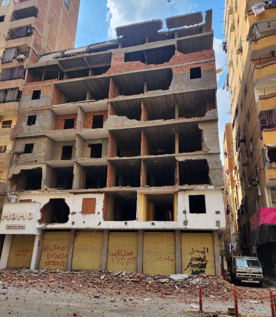 إزالة عقار مخالف من 8 طوابق بعين شمس القاهرة