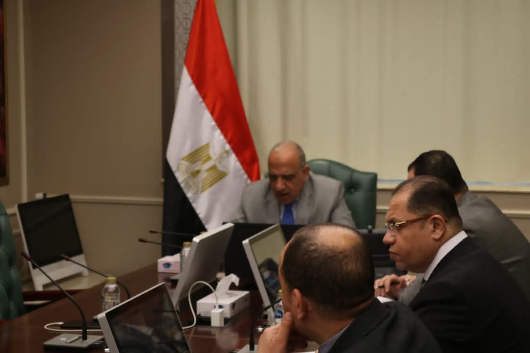 عصمت يبحث مع مسئولى المفوضية الأوروبية دعم الشراكة فى الكهرباء والطاقة المتجددة