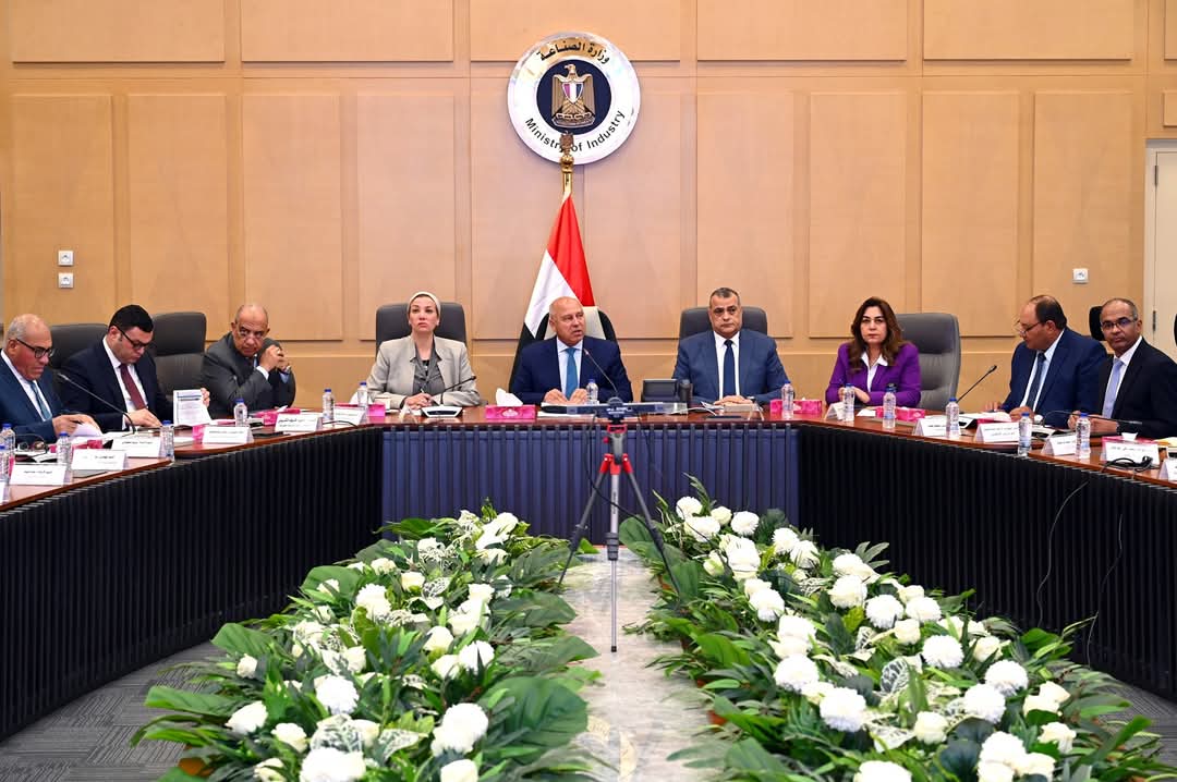 وزير الصناعة والنقل يترأس جتماع  المجموعة الوزارية للتنمية الصناعية