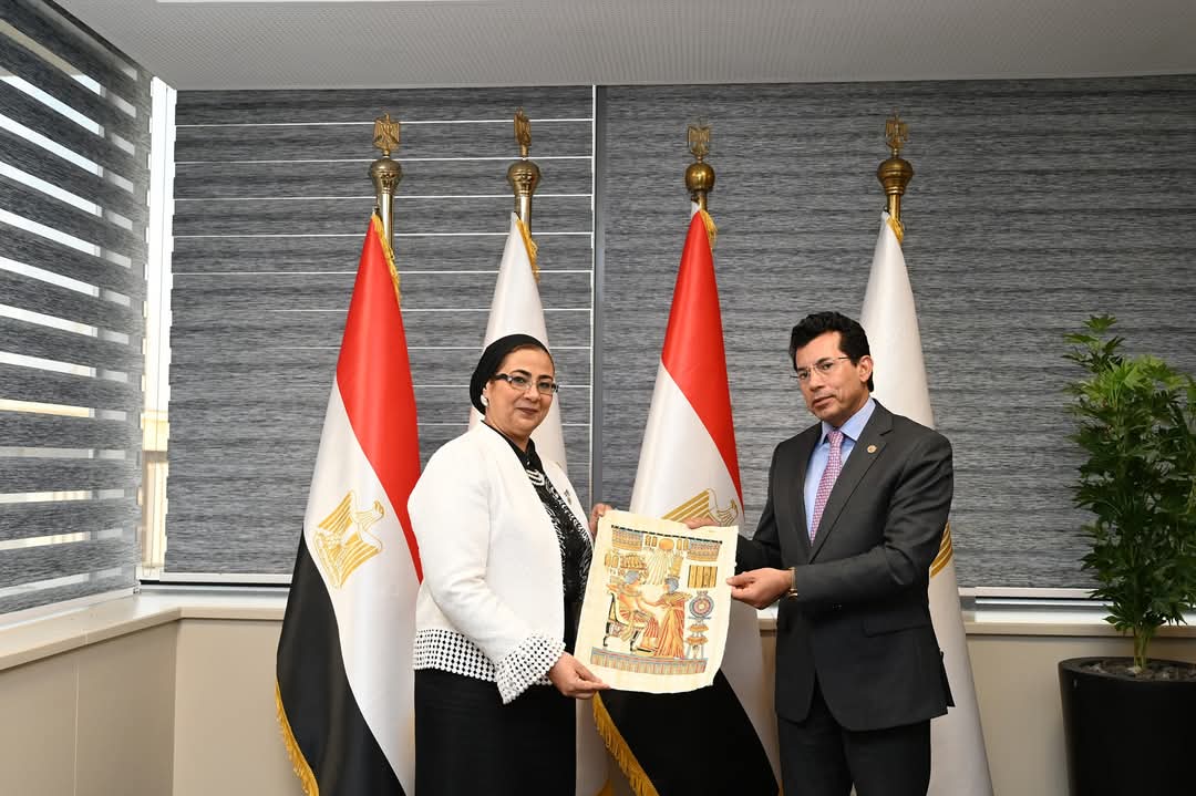 وزير الشباب والرياضة يوقع بروتوكول تعاون مع قومى للمرأة 