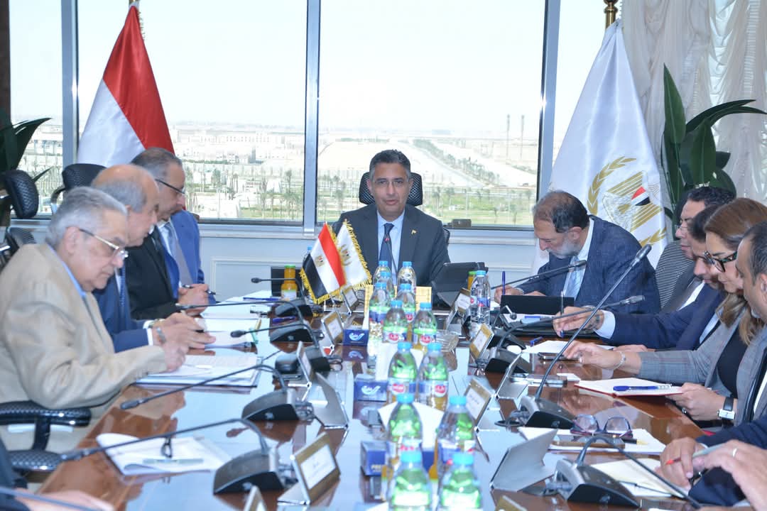 وزير التموين يترأس اجتماع اللجنة العليا للقمح