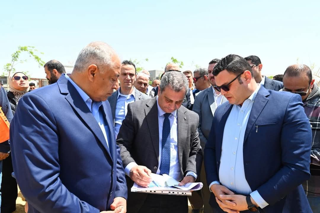 وزير الإسكان يتفقد مشروع "حدائق تلال الفسطاط"