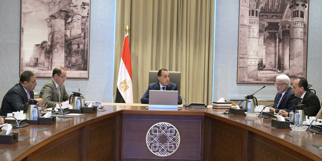 رئيس الوزراء يُتابع الموقف المالى لهيئة التأمين الاجتماعى