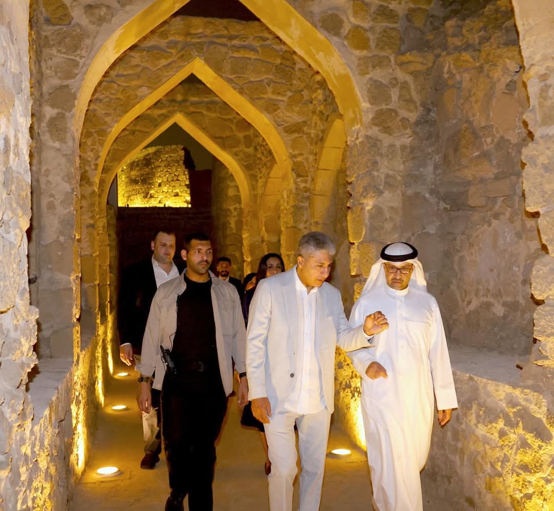 وزير السياحة يبحث فى البحرين التعاون المشترك