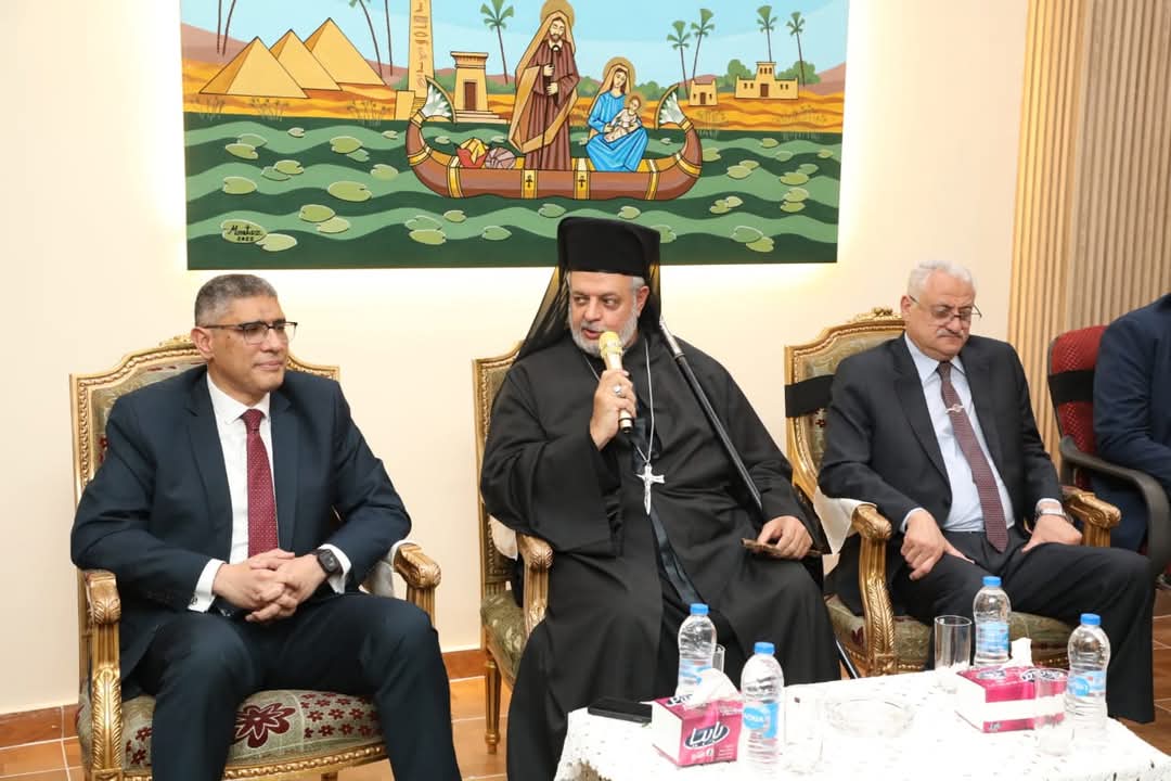 محافظ الجيزة يزور الكنيسة الكاثوليكية لتقديم التهنئة بعيد القيامة المجيد