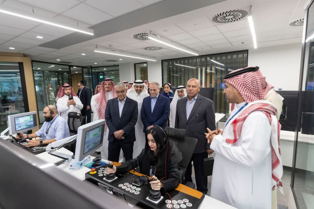 وزير الصناعة والنقل يزور ميناء جدة الإسلامى