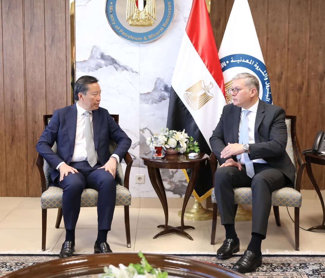 وزير البترول يلتقى نائب رئيس شركة بريتش بتروليوم "بى بى" للغاز