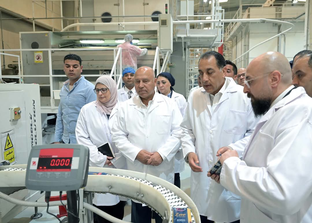 رئيس الوزراء يتفقد مصانع مجموعة المصرية السويسرية للمكرونة والطحن والمركزات