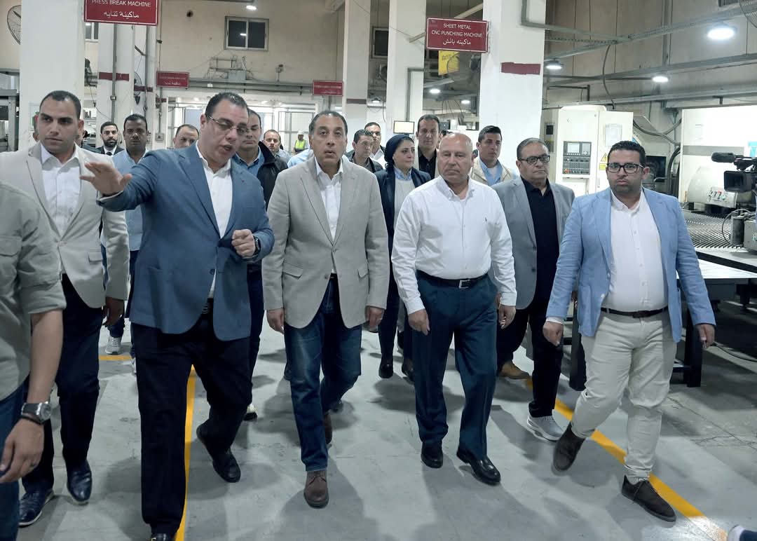 رئيس الوزراء يتفقد مصانع شركة طيبة للصناعات المتطورة