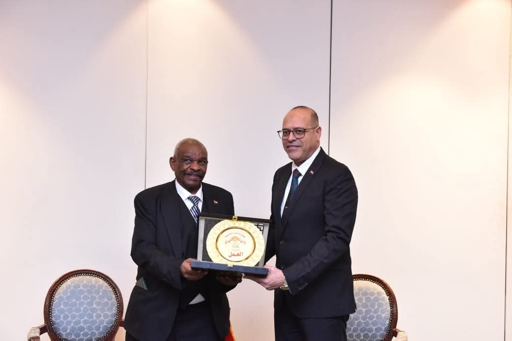 وزير العمل يبحث مع نظيره السوداني تفعيل التعاون المشترك
