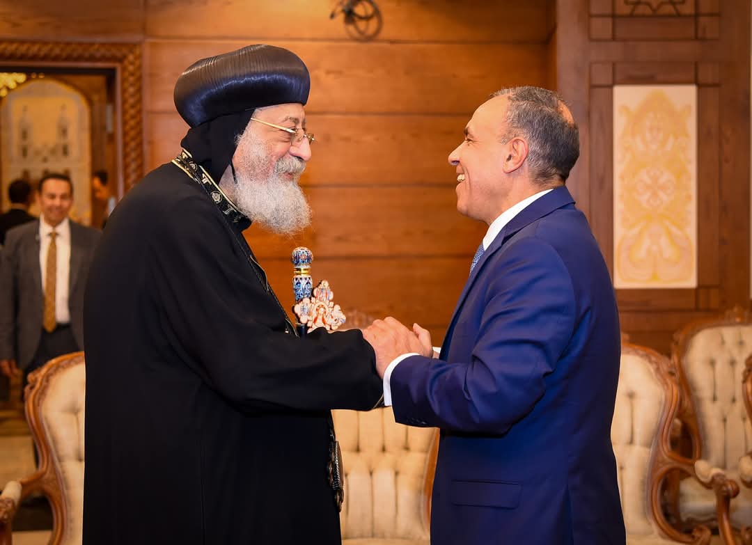 وزير الخارجية يهنئ البابا تواضروس بعيد القيامة المجيد