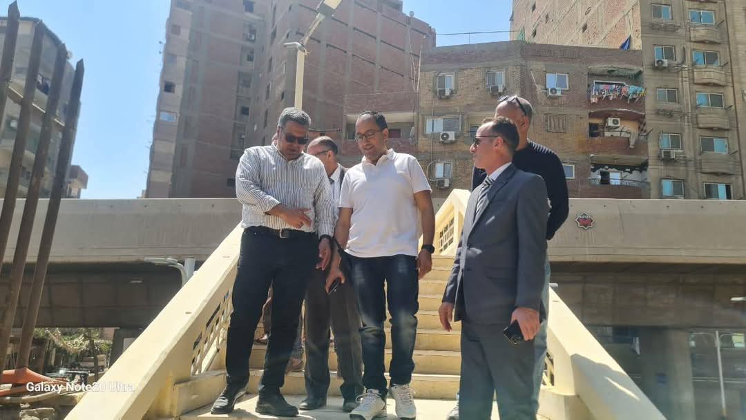 مرعى يتفقد أعمال رفع كفاءة وصيانة وإعادة تشغيل كوبرى المشاة بمزلقان الجيزة
