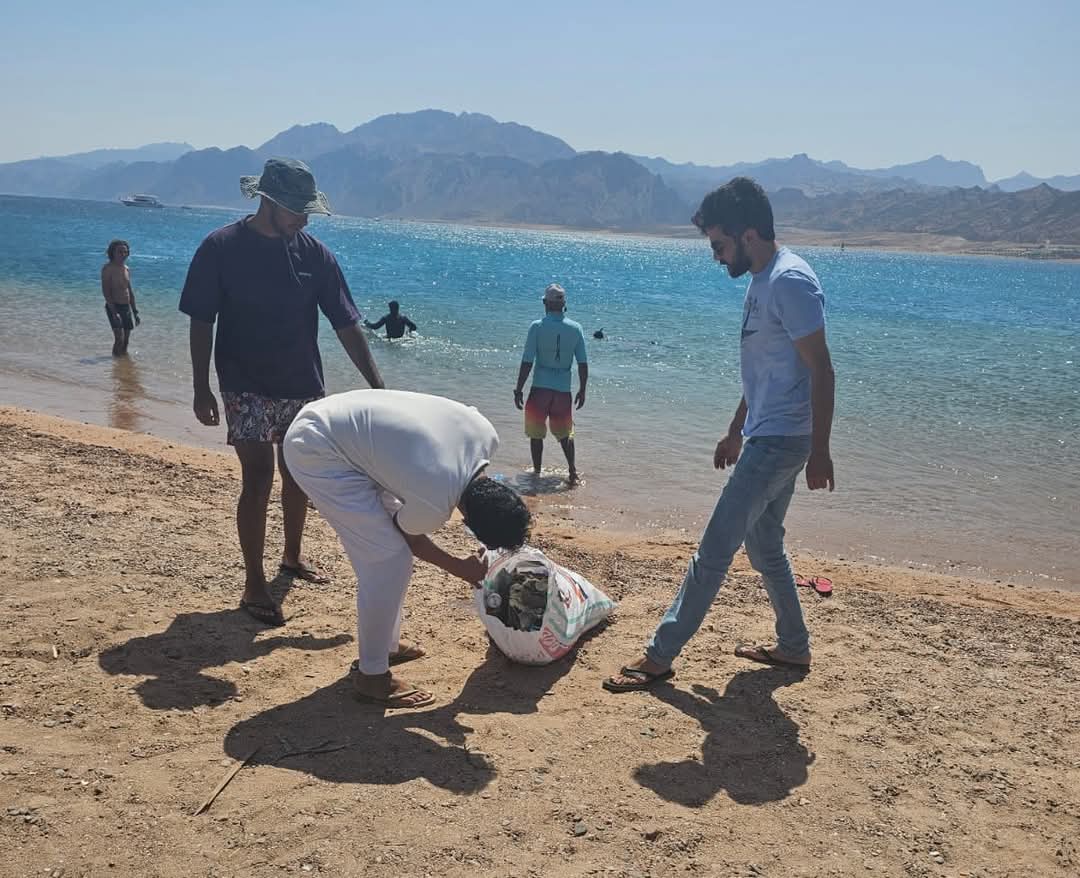 تنظيف قاع البحر في دهب بمشاركة متطوعين