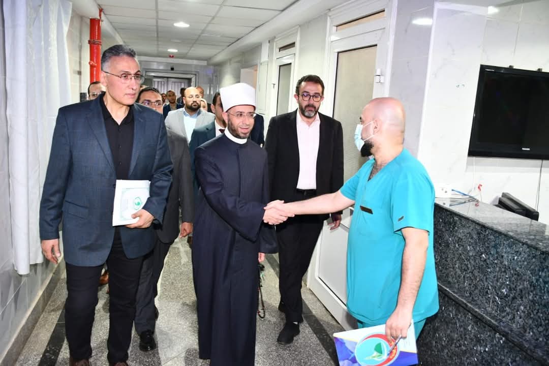 وزير الأوقاف يشيد بتطوير مستشفى الدعاة