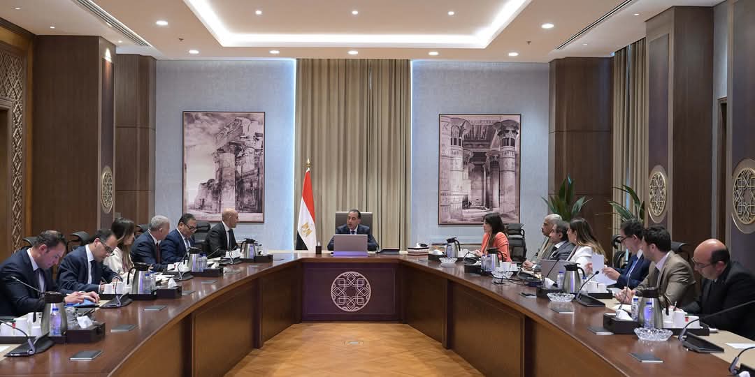 رئيس الوزراء:شراكة مع القطاع الخاص لتطوير المدارس الفنية
