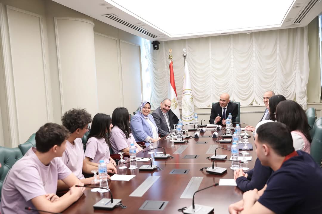 وزير التعليم يلتقى ممثلين لطلاب مدارس النيل الدولية