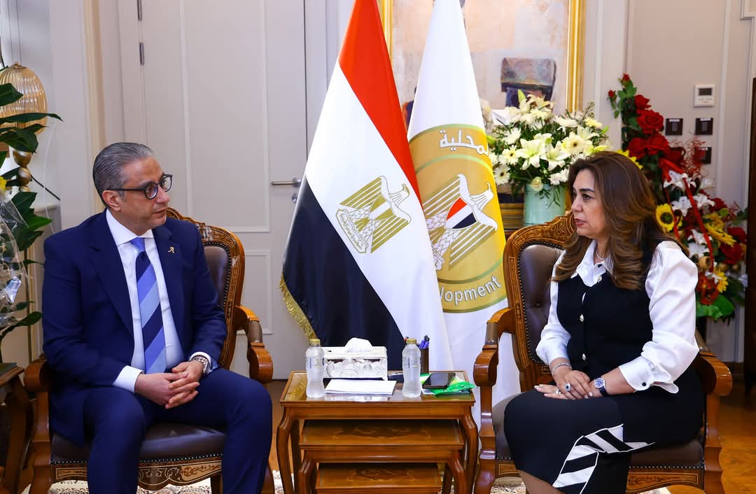 وزيرة التنمية المحلية تتابع مع محافظ الفيوم جهود تحسين مناخ الاستثمار
