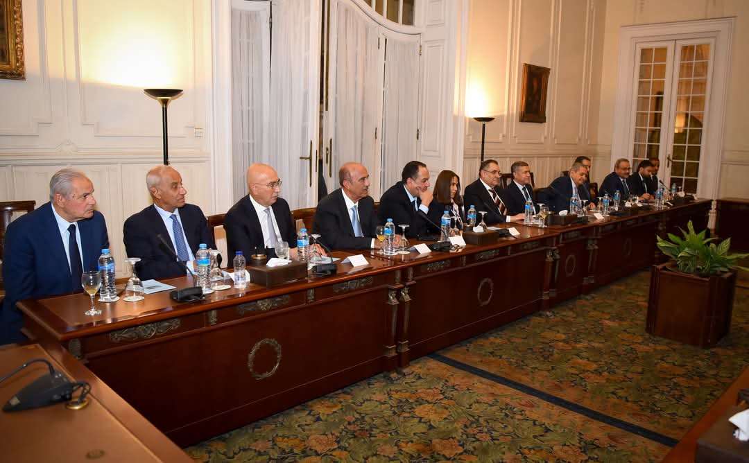 وزير الخارجية يؤكد على الاعتزاز بالعلاقات الوثيقة والتاريخية بين مصر والكويت