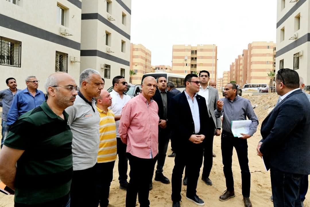 الشربينى يتفقد محطة رفع مياه رقم 5 ومحاور الطرق ومشروع الإسكان المتوسط ببدر