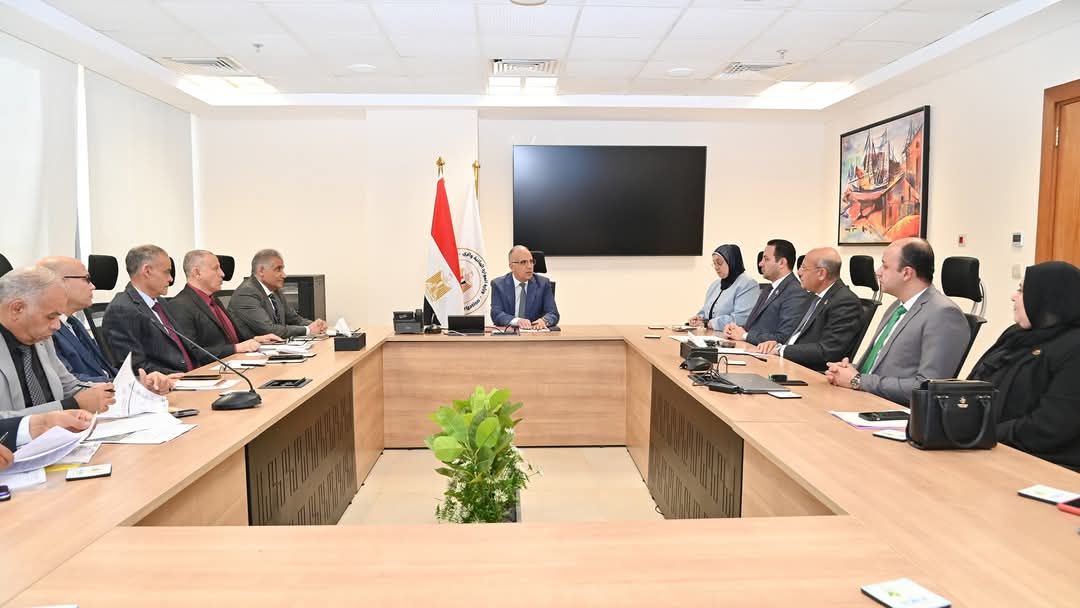 وزير الرى يلتقى مجموعة من أعضاء مجلسى النواب والشيوخ