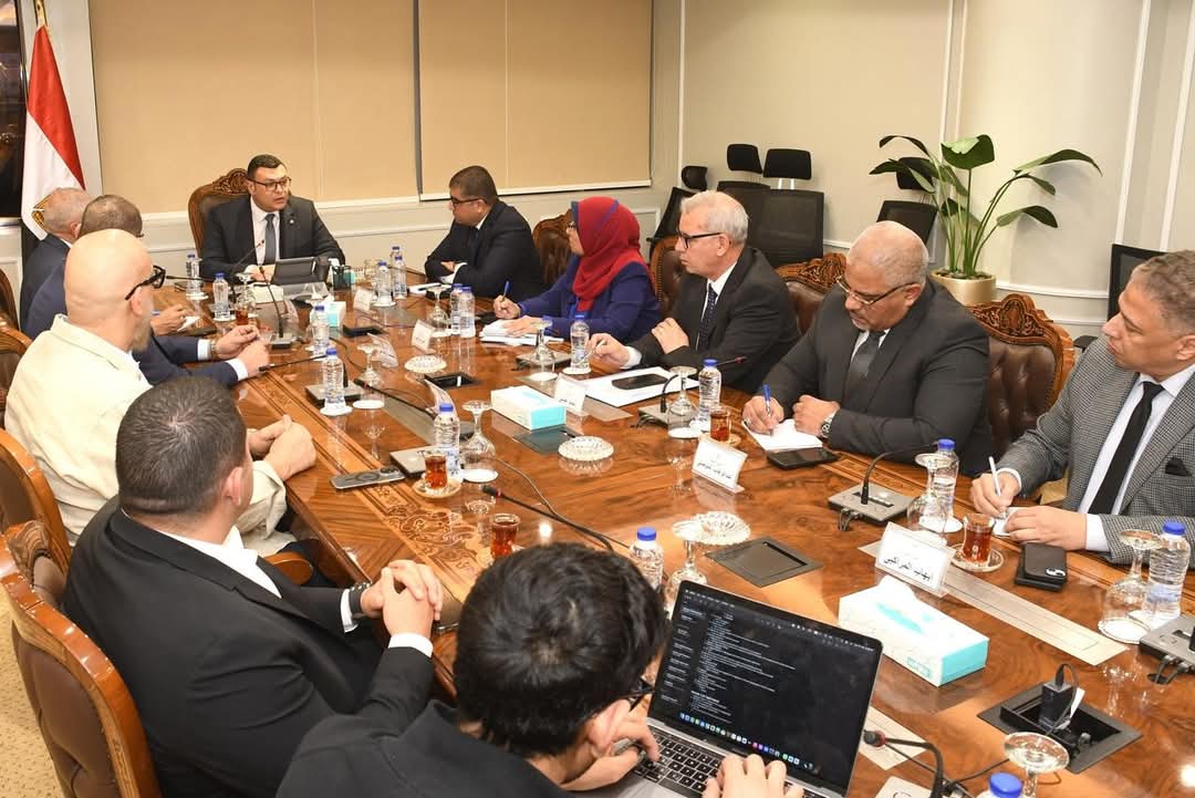وزير الإسكان يلتقى مسئولى "منصة مصر العقارية"