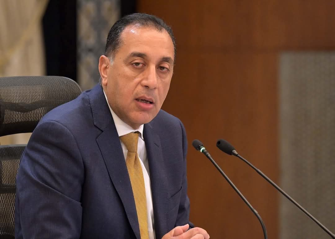 رئيس الوزراء يتابع حادث حريق خط غاز طريق الواحات