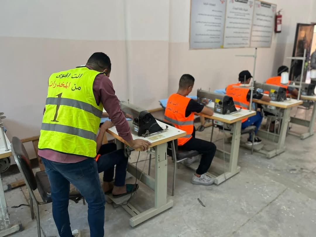 تدريب المتعافين من تعاطي المخدرات على حرف مهنية