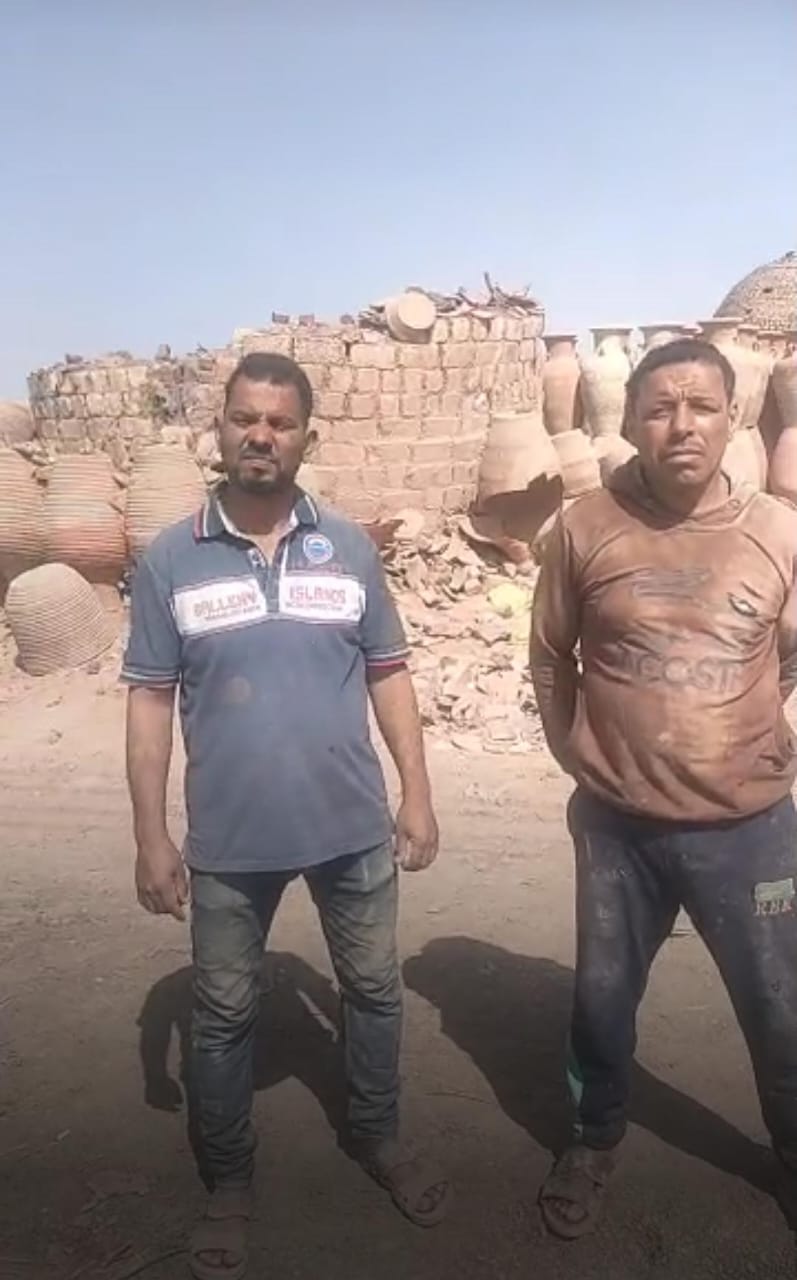 فخار الغروري يئن.. نار الحطب تلتهم رزق العمال والغاز ما زال حلمًا