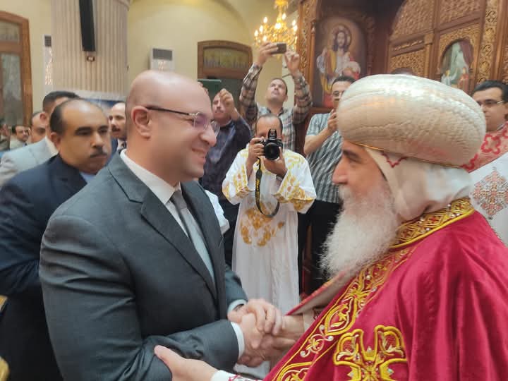 محافظ بنى سويف يشهد صلاة القداس ويُهنئ المسيحيين بعيد القيامة