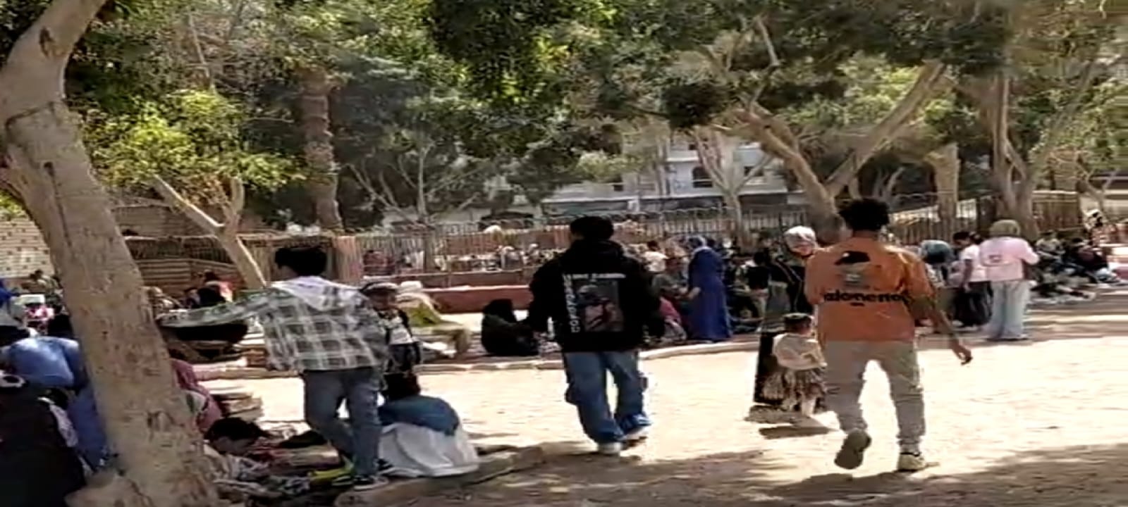 بهجة شم النسيم تملأ حديقة حيوان الفيوم رغم حرارة الجو