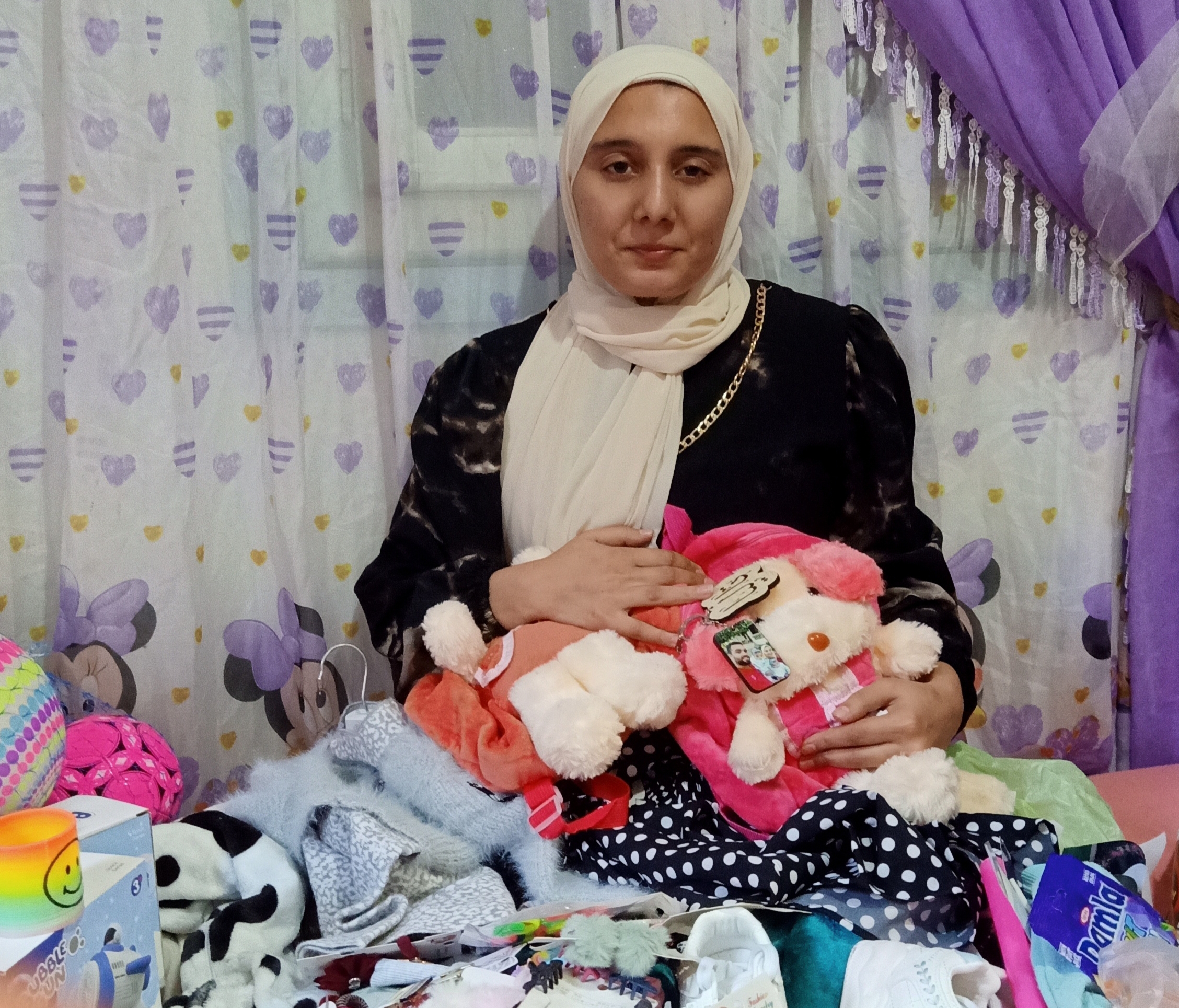 خدوا مني بناتى ومليش غيرهم .. أرملة تستغيث من أهل زوجها بالبحيرة