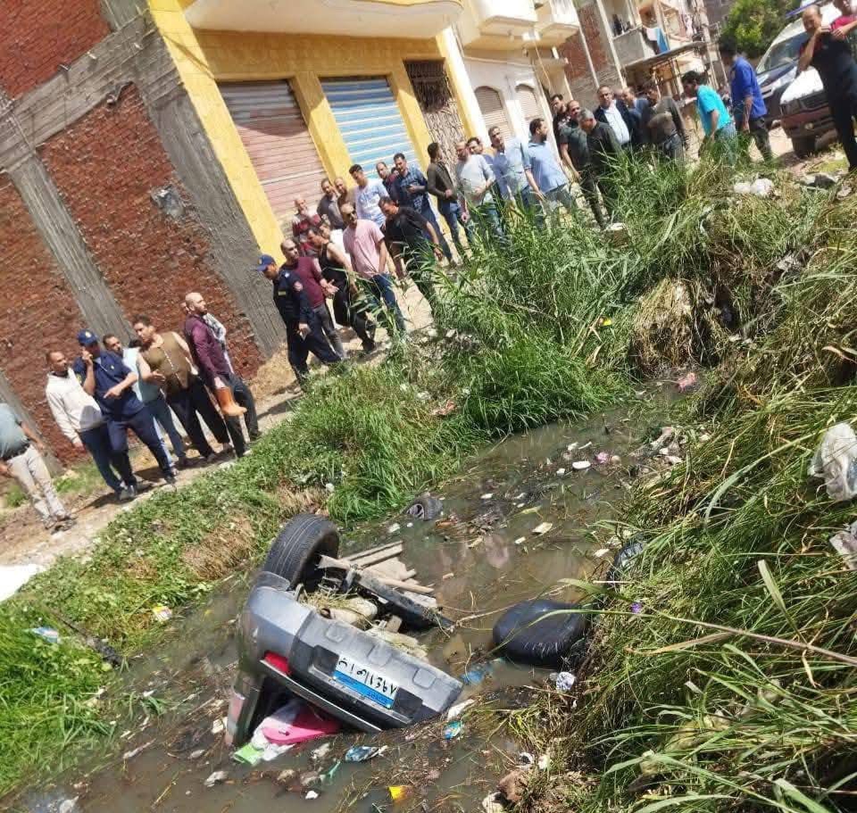 مصرع أم وإبنتها غرقا في حادث إنقلاب سيارة ملاكي بالبحيرة