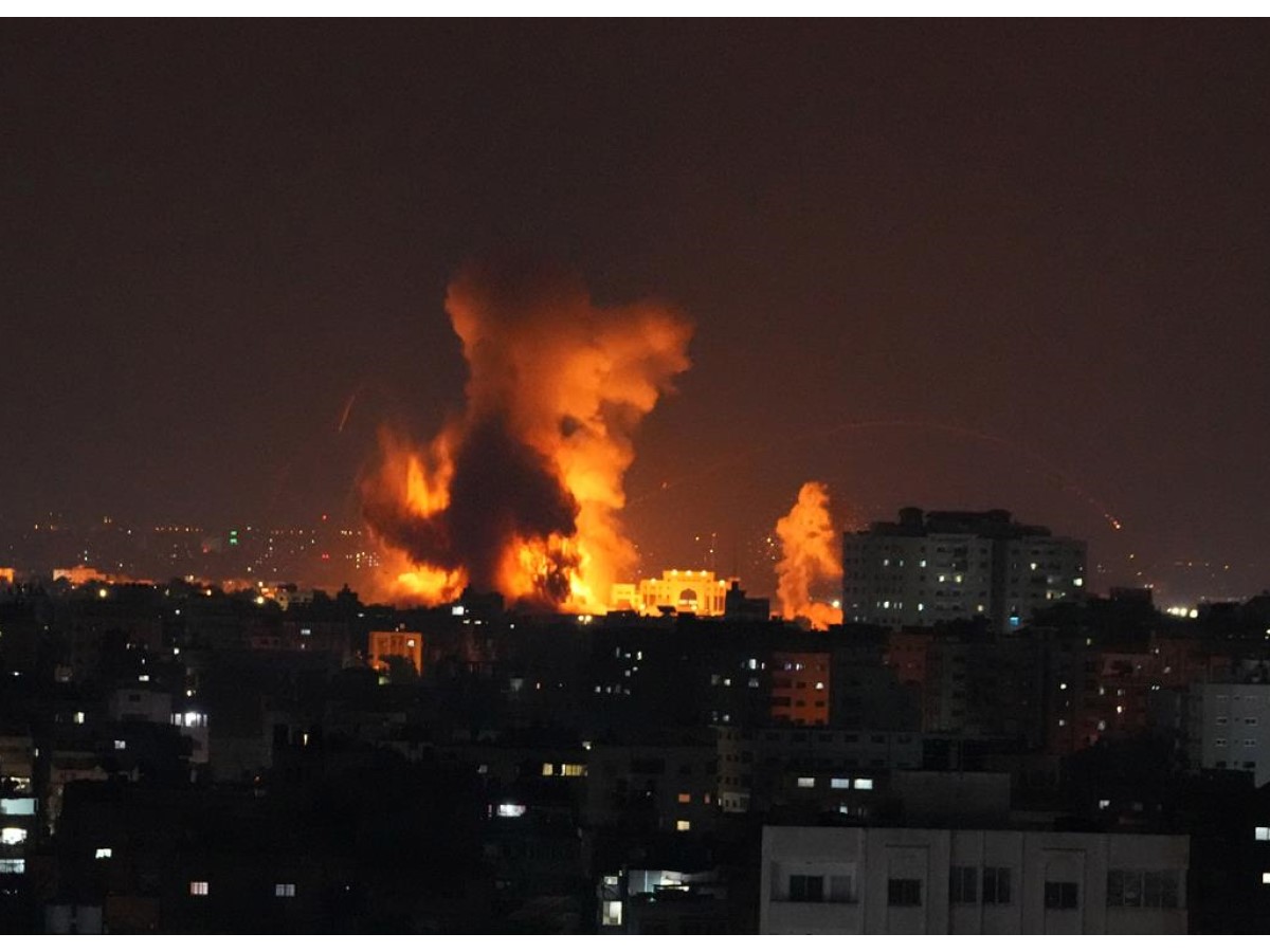 استشهاد 12 فلسطينيا وإصابة العشرات .. في قصف إسرائيلي متواصل على غزة