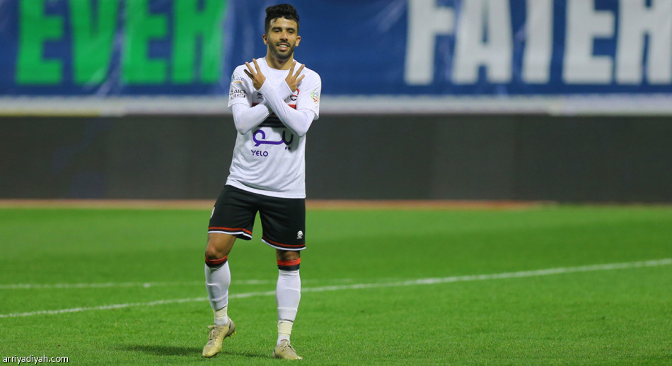المغربى كريم البركاوى يوقع للزمالك..والجزائرى بوزوق فى الطريق