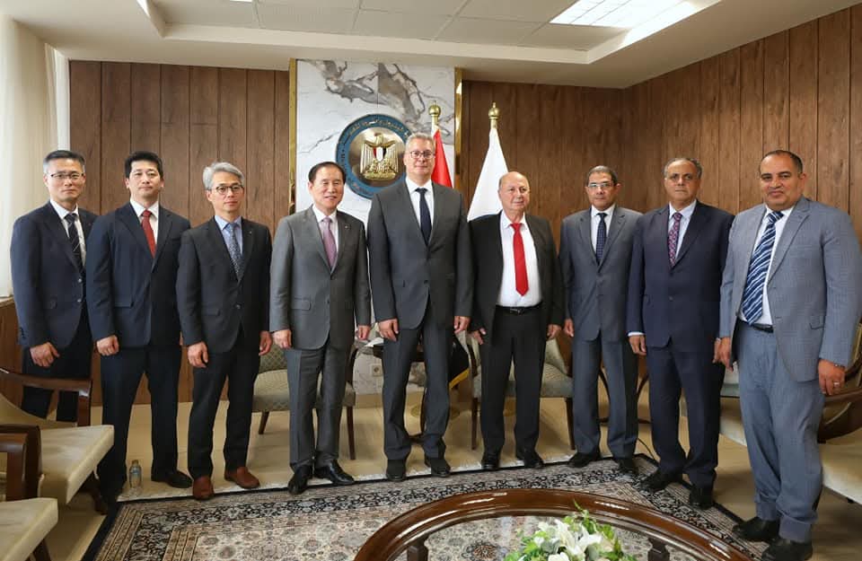بدوى يبحث مع رئيس مؤسسة البترول الوطنية الكورية  الفرص الاستثمارية 