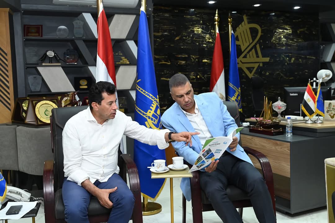 وزير الشباب يلتقى أعضاء النواب والشيوخ بحضور محافظ أسوان