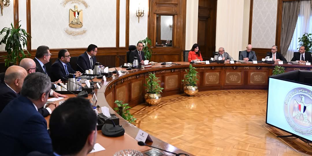 مدبولى: تسهيل إجراءات التسجيل العقارى للوحدات السكنية للمصريين والأجانب