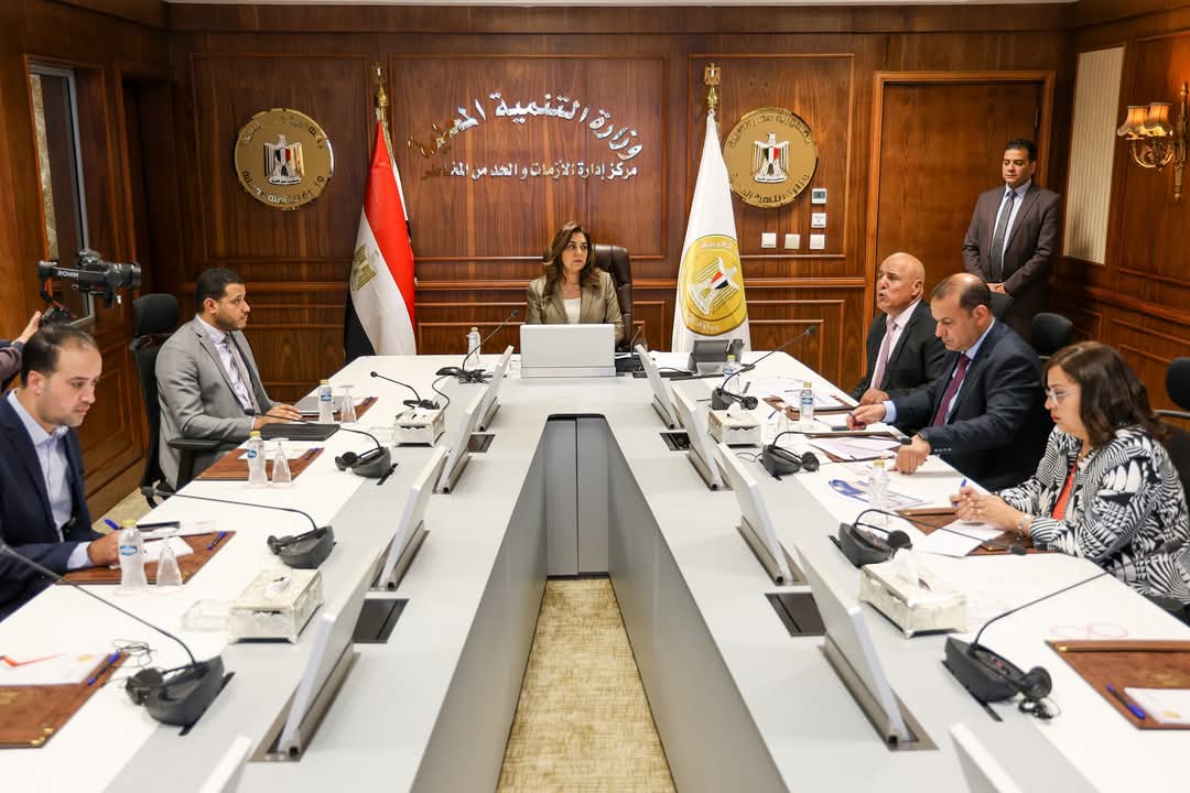 وزيرة التنمية المحلية تتابع مع سكرتيرى العموم منظومات التصالح