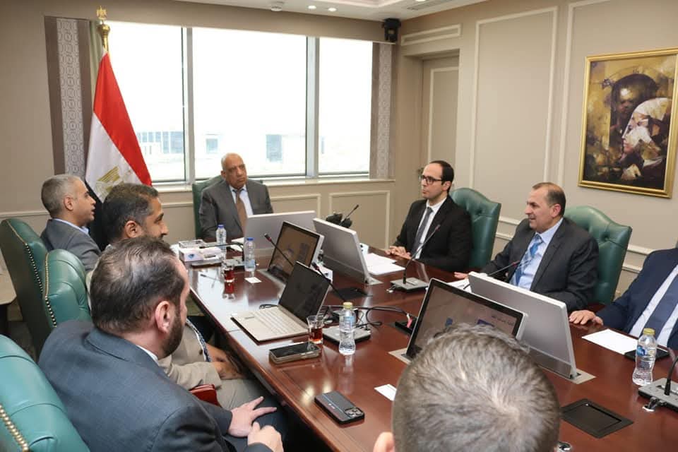 وزير الكهرباء يلتقى مسئولى شركة "ساى شيلد" لمتابعة منظومة الشحن الموحد